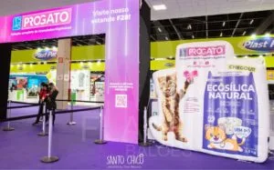 Colchão e Totem Inflável personalizado fabricado pela Flash Balões